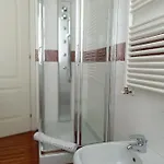 Double Private Bathroom Bocconi Prada Ied Πανσιόν