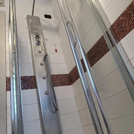 Double Private Bathroom Bocconi Prada Ied 게스트하우스 3*